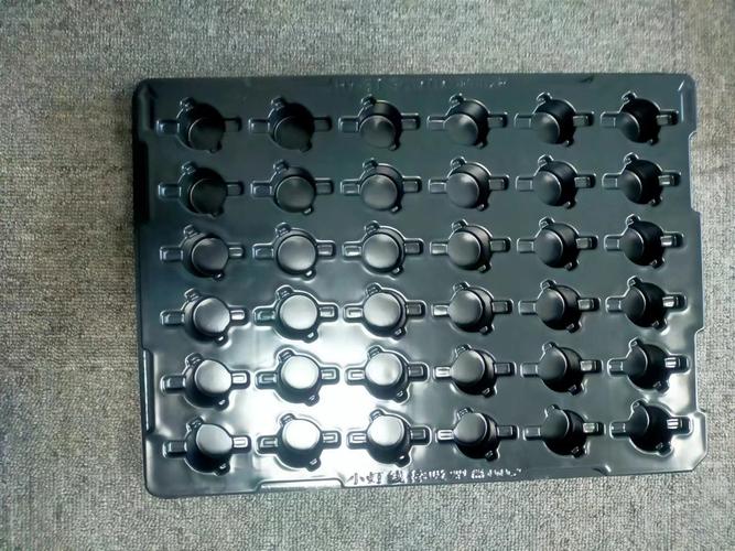 吸塑周转包装在汽车零部件与电子产品批发中的关键作用与选型指南